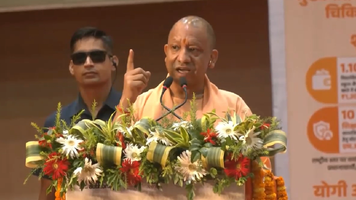 वाराणसी से CM योगी का शिक्षकों को संदेश, 'चाणक्य जैसे गुरु बनेंगे तो देश रहेगा सुरक्षित'